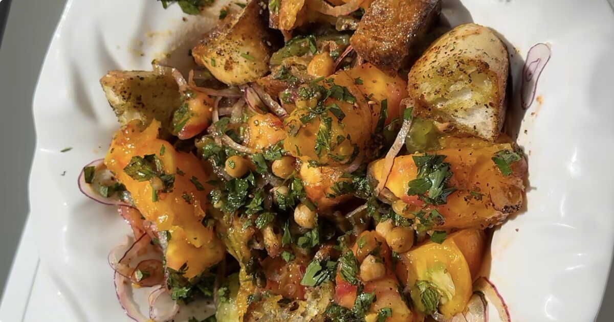 Rafraîchissez votre été avec une salade de tomates épicée et innovante