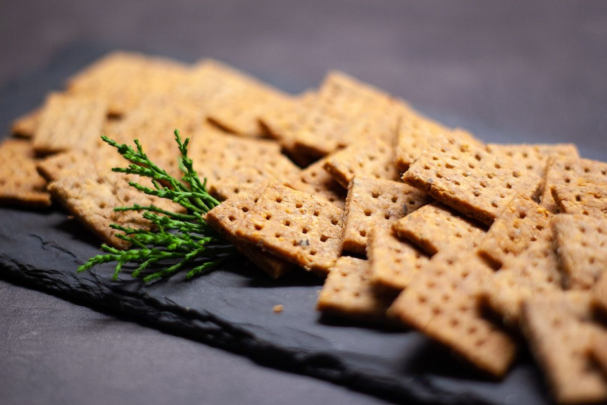 Préparez vos biscuits apéritifs maison avec ces astuces délicieuses
