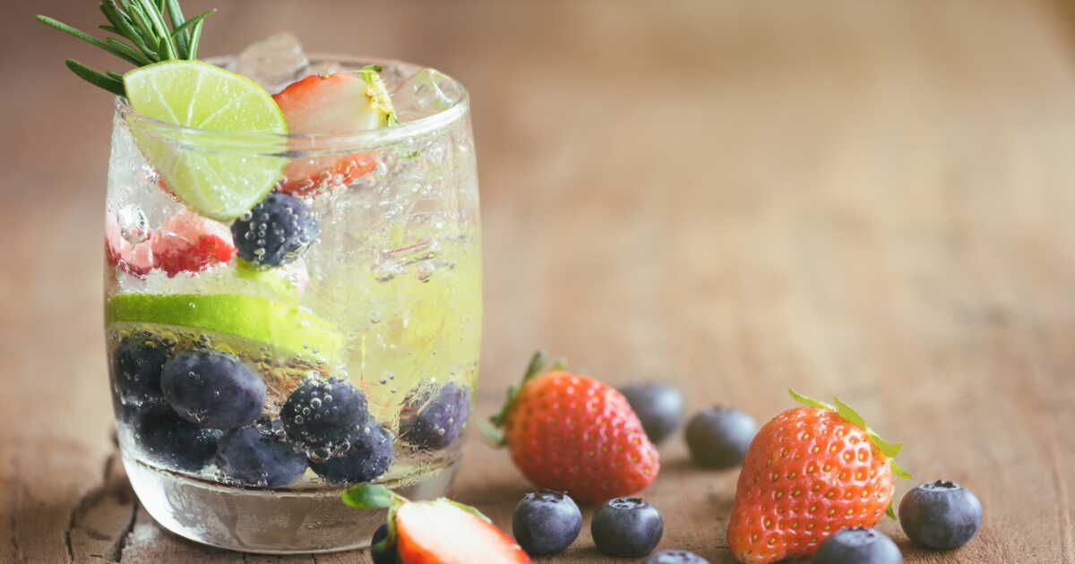 La recette rafraîchissante de Cyril Lignac pour une eau aromatisée délicieuse