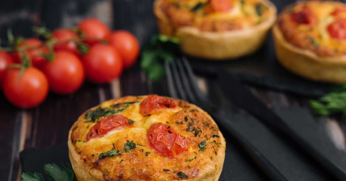 La recette gourmande du gâteau au chèvre et à la tomate pour l'apéro