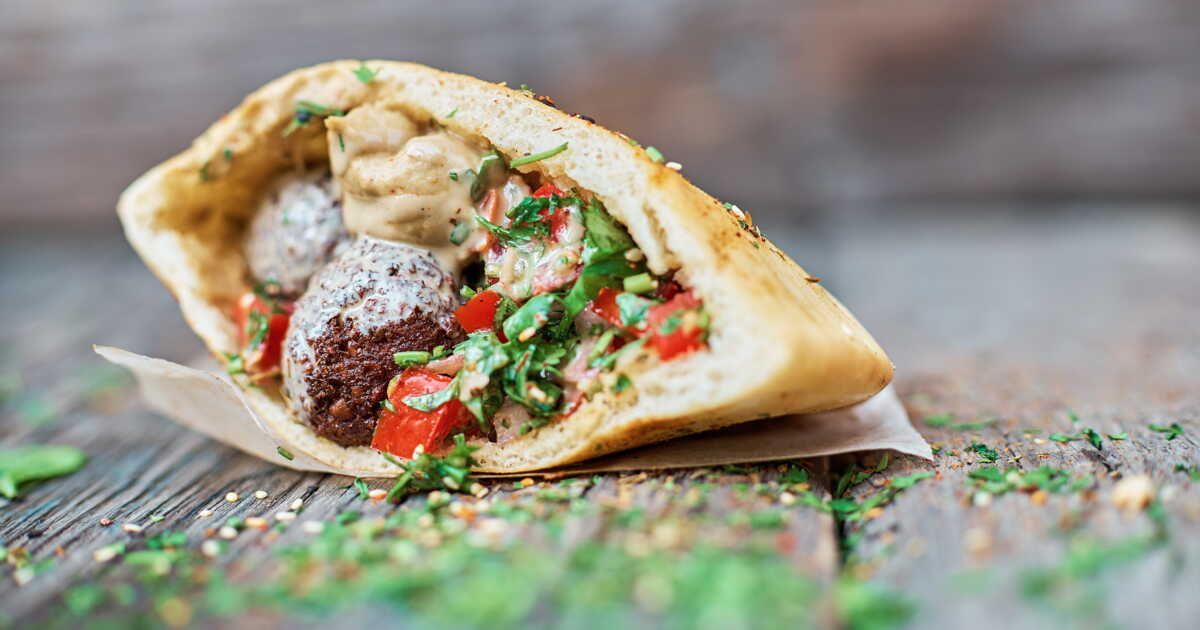 Découvrez les secrets du pain pita : préparation et garniture