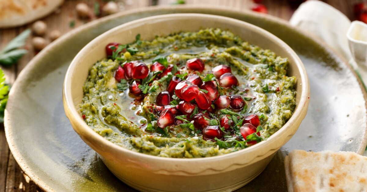 Savourez un houmous aux courgettes et pistaches pour un apéro festif