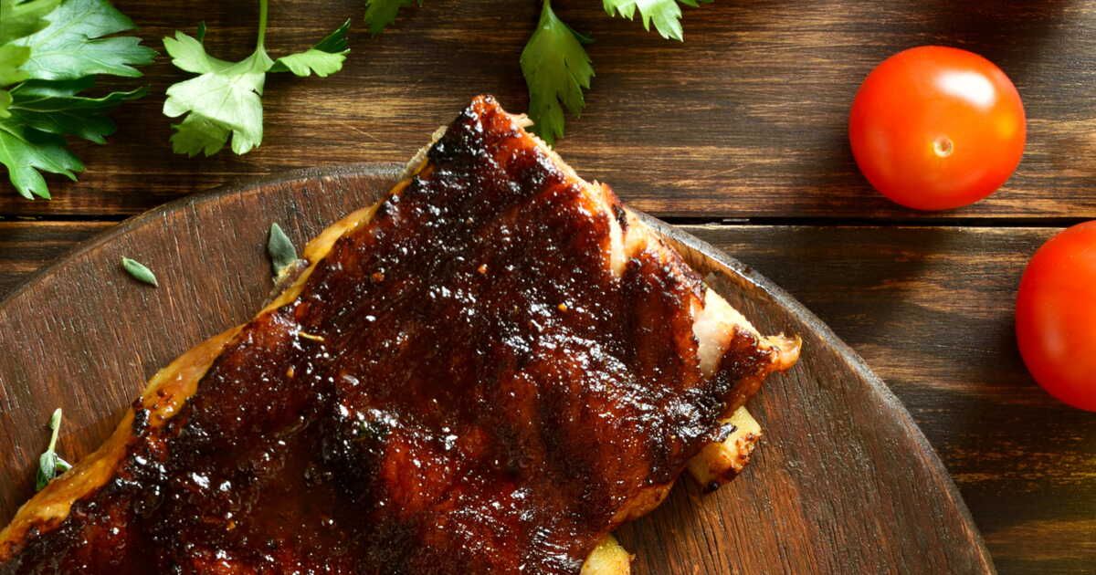 Découvrez la cuisson des travers de porc au four : une délicieuse alternative