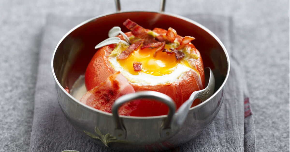 Œufs cocotte en nid de tomate