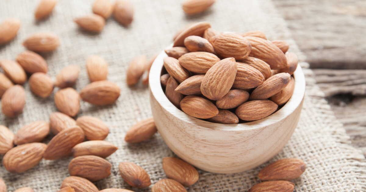 Les secrets pour éplucher les amandes en un clin d'œil