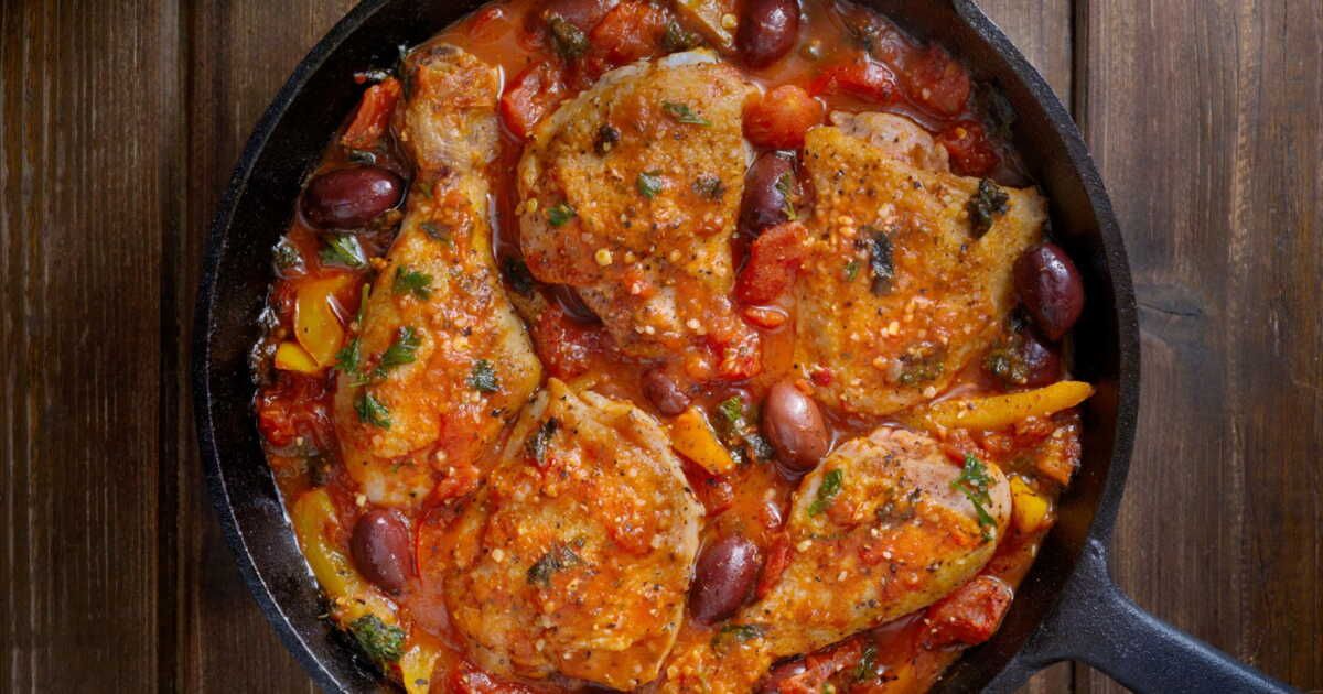 Un voyage culinaire avec le pollo alla cacciatore : le poulet mijoté à l'italienne