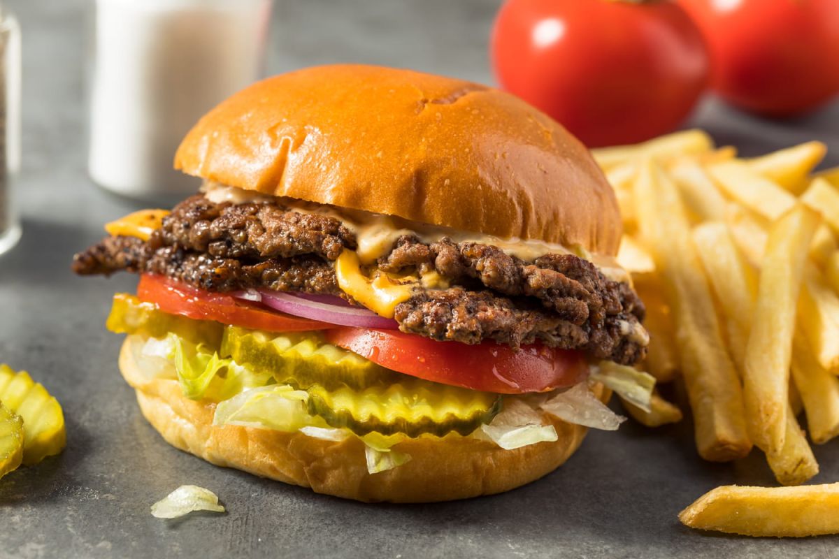 un chef révèle l’adresse incontournable pour un burger d’exception à paris