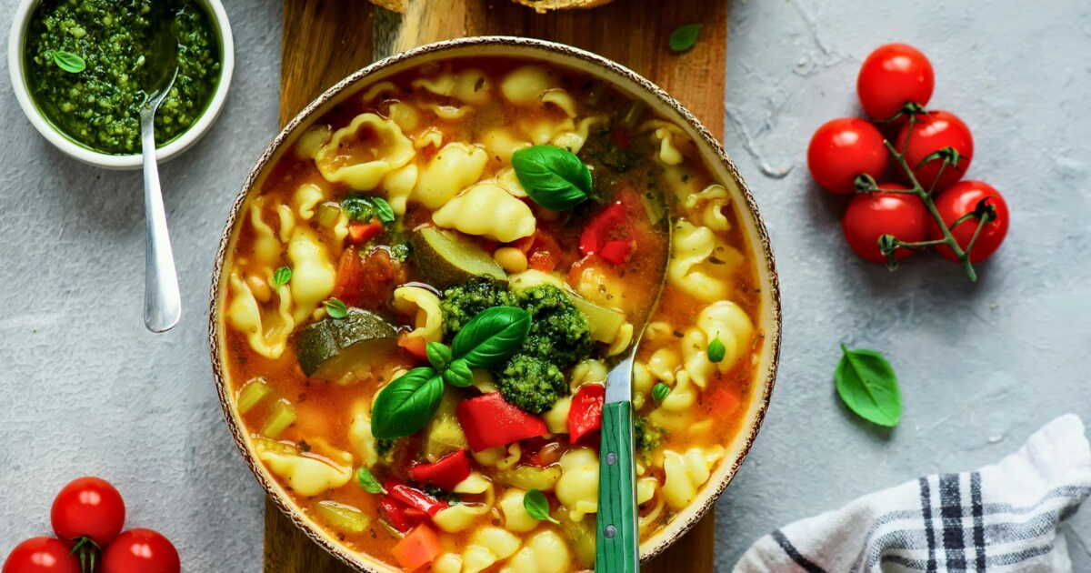 Savourez la chaleur de la soupe au pistou, une recette réconfortante à partager