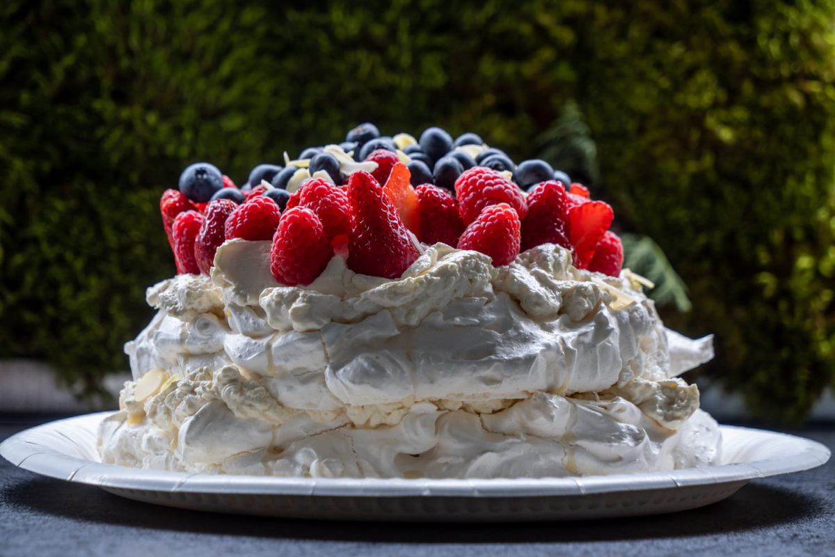 La pavlova de Cyril Lignac : un dessert léger et savoureux