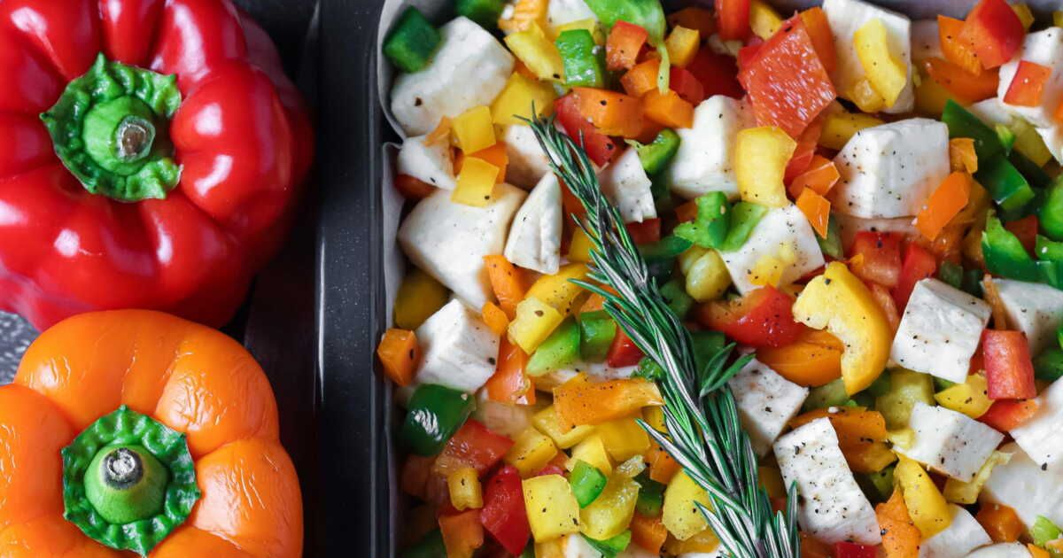 Été léger : une recette simple de feta rôtie et légumes d’été