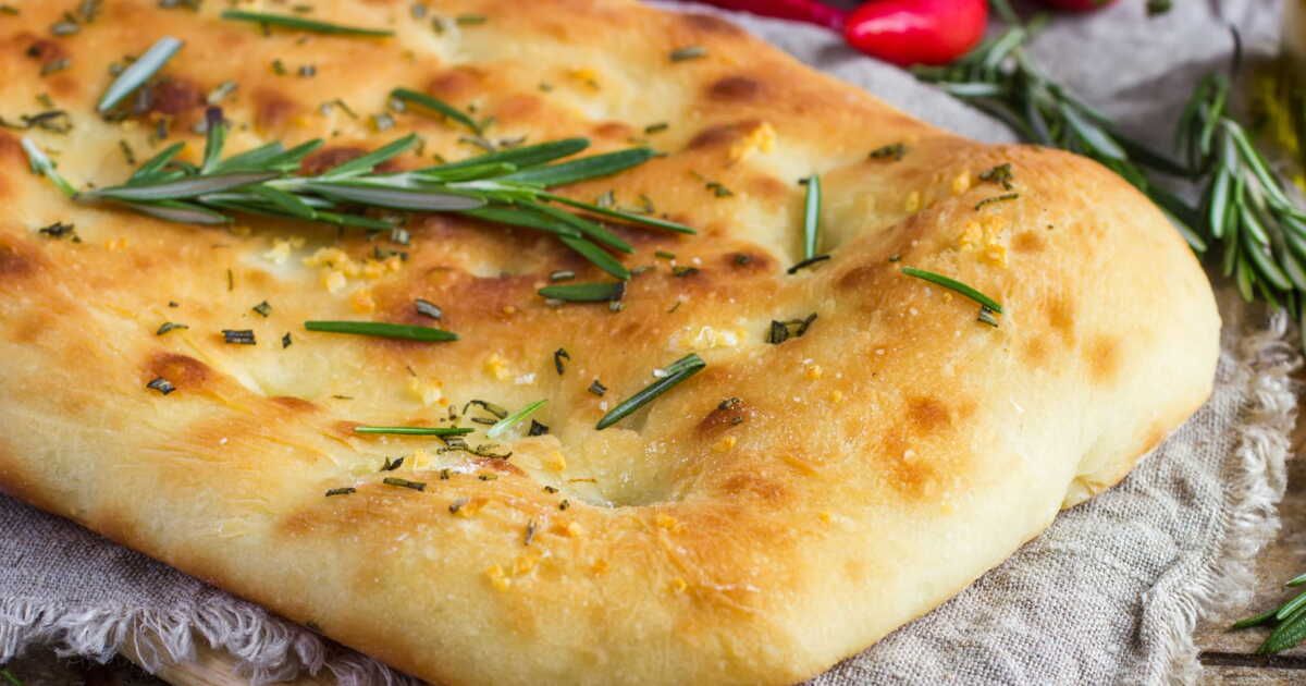 Une focaccia moelleuse en un rien de temps : la recette sans pétrissage à découvrir