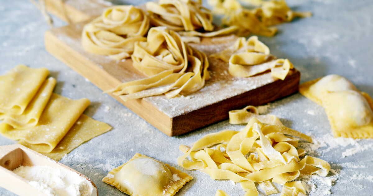 Préparez des pâtes maison sans matériel ? C'est possible avec cette technique astucieuse