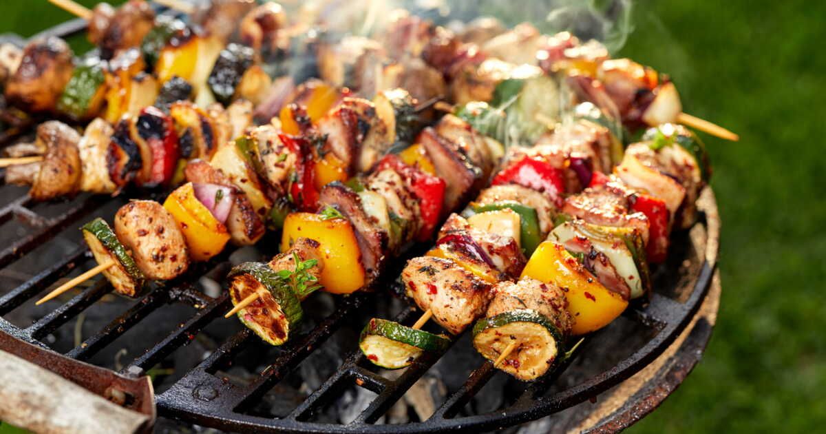 Une marinade d'été pour des brochettes de poulet mémorables