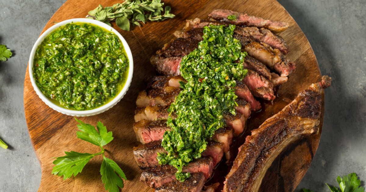 Découvrez la sauce chimichurri : l'accompagnement parfait pour vos grillades