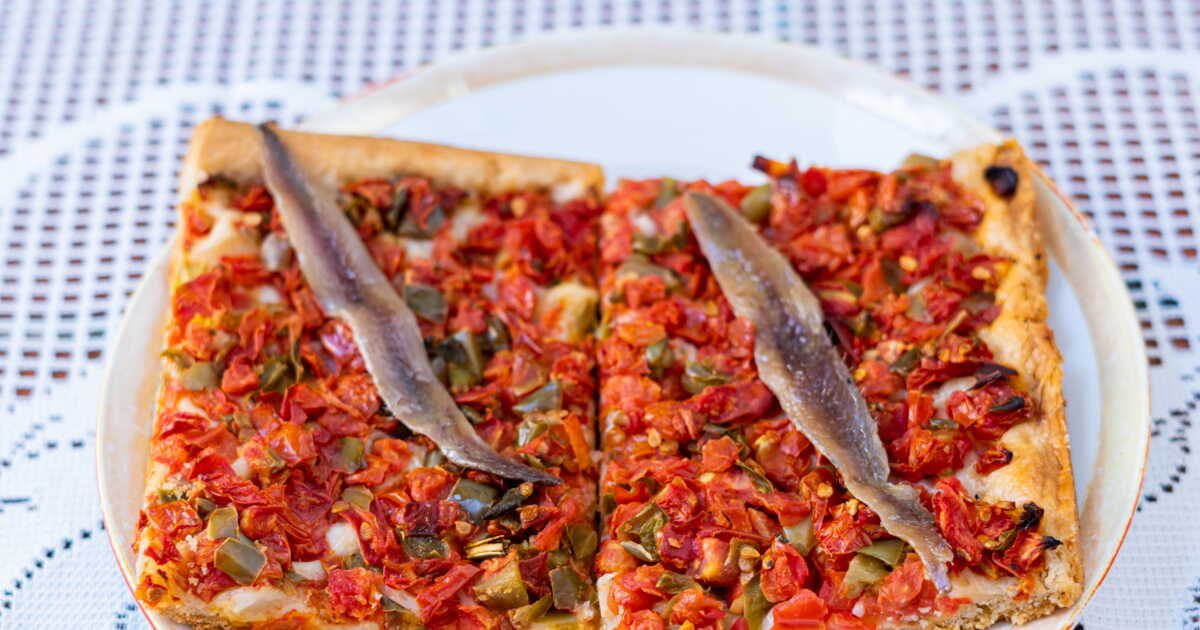 Découvrez la pichade de Menton : recette d'une tarte salée aux saveurs du Sud