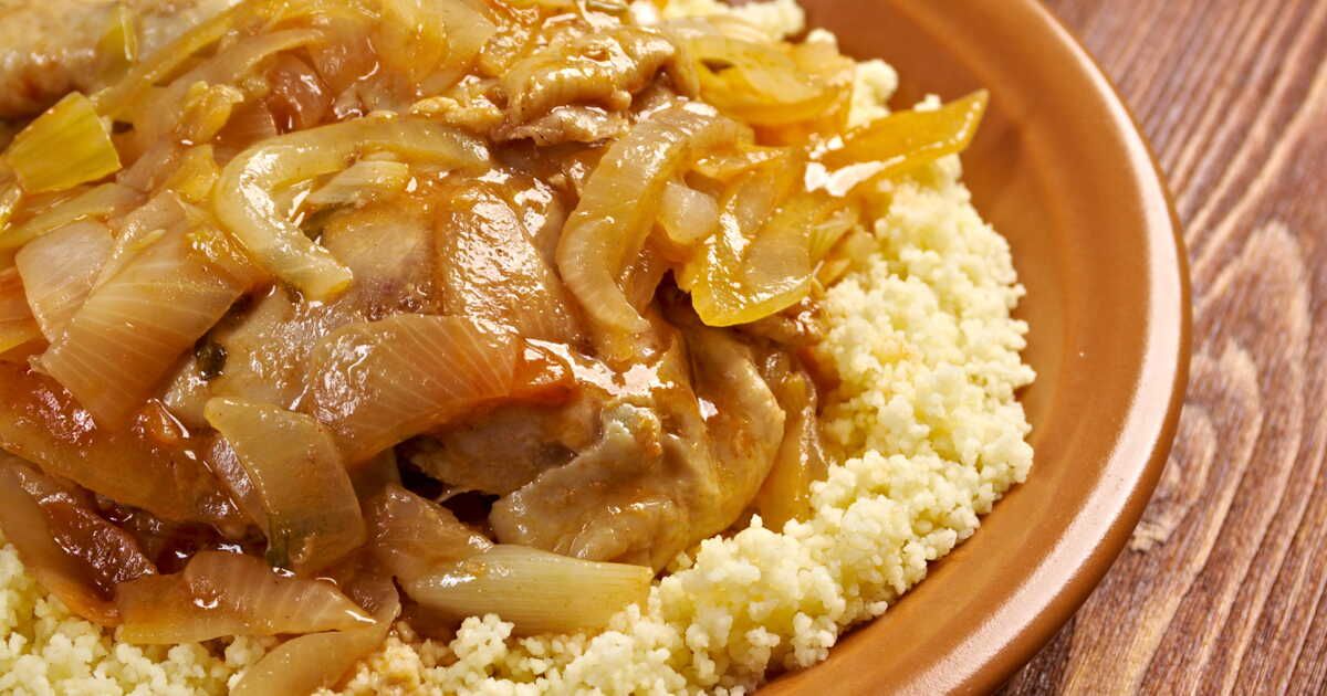 À la découverte du poulet yassa, un trésor culinaire sénégalais