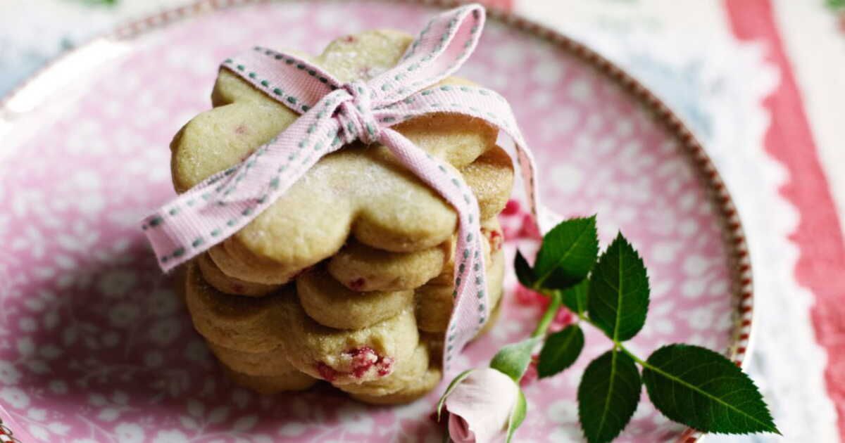 Sablés aux pétales de rose et à la fleur d’oranger