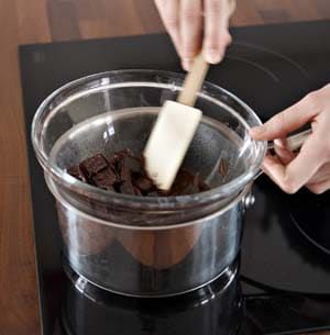 Dévoilez le secret d'un chocolat parfait : astuces pour un tempérage réussi