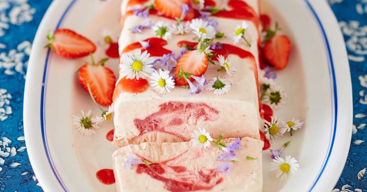 Une douceur glacée : terrine au yaourt et fraises