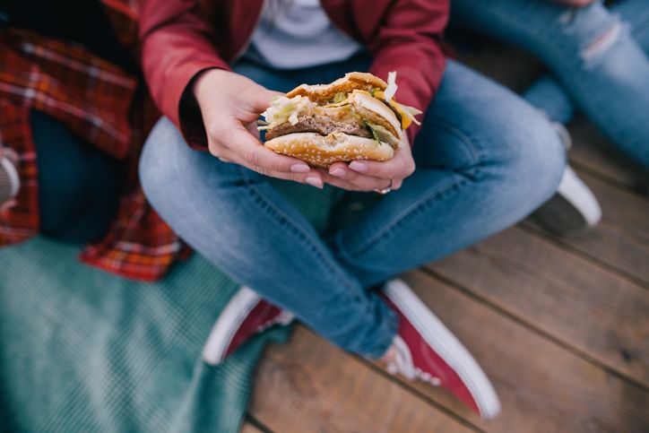 Un futur en danger : la malbouffe en France interpellée par un nouveau rapport